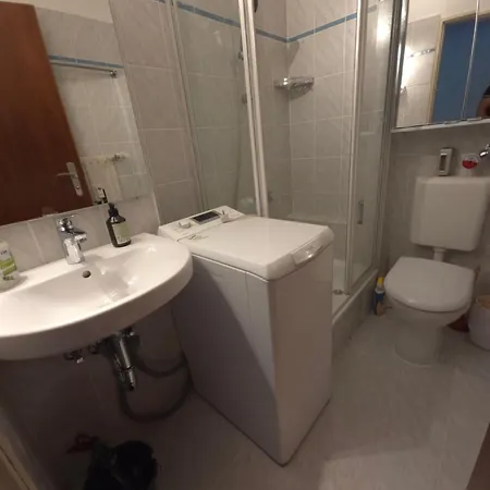 Modern Flat Close To Citycenter, 100m Bus, 4 Min Metro Apartment *